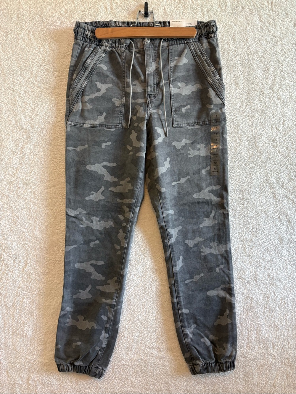 American Eagle Next Level Stretch Jegging Jogger Grey Camo Size 12 NWT